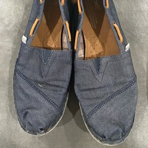 Toms shoes size 8M